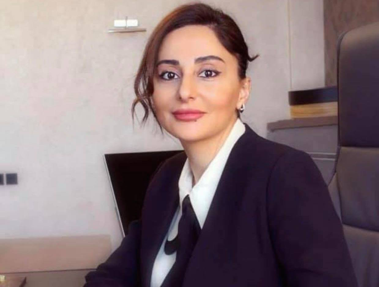 Yeni deputat olan xanım siyasi işlərlə məşhurlayan prokurorun həyat yoldaşı imiş - FOTO