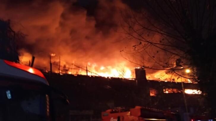 Azərbaycanda güclü yanğın - Mağazalar kül oldu...