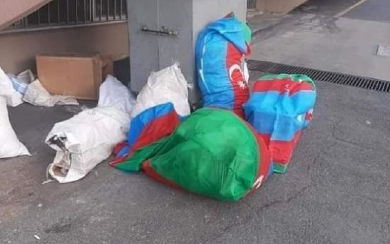 Bakıda utancverici mənzərə - Azərbaycan bayrağını zibil qutusuna atdılar - FOTO