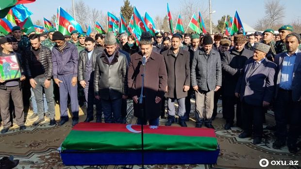 Azərbaycan şəhidi ilə vidalaşır - VİDEO/FOTO