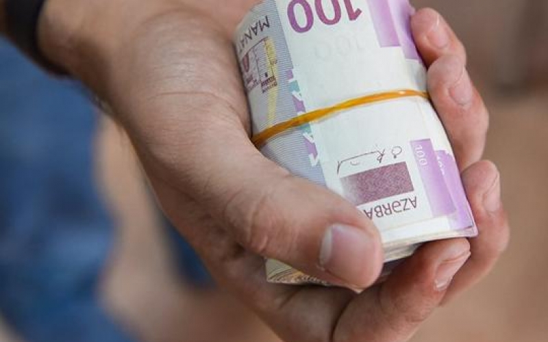 Qapı-qapı düşüb pul yığırlar - Bakıda koronavirus fırıldaqçılığı - VİDEO