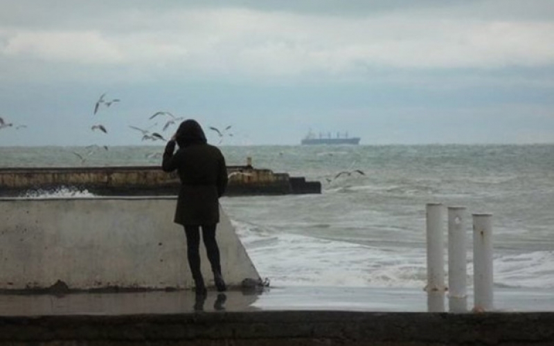 “Qüruruna sığdırmadı” - Müəllimi bulvarda intihar edən qızdan yazdı