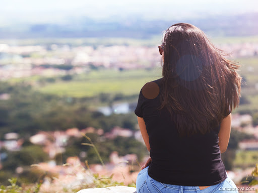 Azərbaycanda ərinin dostu ilə qaçdığı deyilən qadın: “Ərim evə görə mənə şər atırdı”