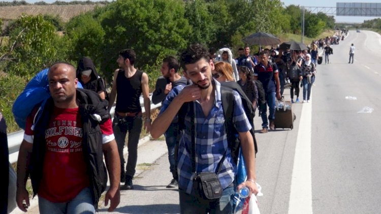 Avropaya getmək istəyən qaçqınlar üçün sərhədlər açıldı