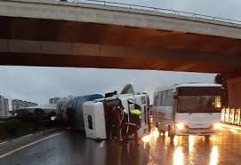 Bakıda yanacaq daşıyan maşın aşdı - FOTO