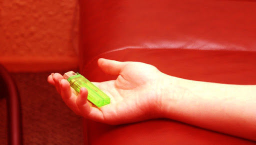 В России девочка насмерть отравилась газом от зажигалки