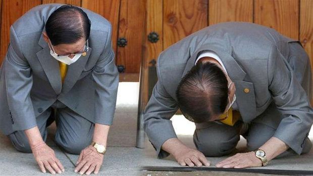 Təriqət lideri koronavirusun yayılmasına görə diz çöküb əfv dilədi