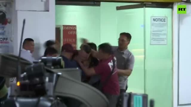 Onları girov götürən şəxsə BELƏ HÜCUM ETDİLƏR - VİDEO