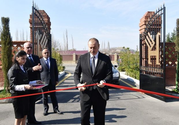 İlham Əliyev “Azərxalça” ASC-nin Goranboy filialının fəaliyyəti ilə tanış oldu - FOTO