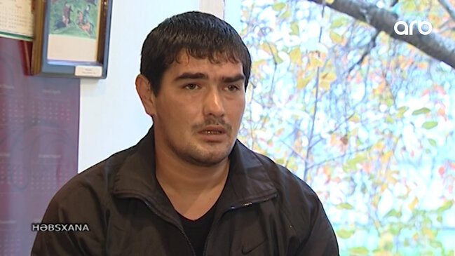 Sevdiyi qıza görə anasını və nənəsini bıçaqladı – VİDEO