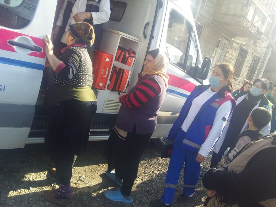 SON DƏQİQƏ: Mingəçevirdə qəzalı binalarda uçqun oldu, xəsarət alanlar var - VİDEO