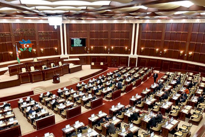 Deputatlar virusdan necə qaçır?