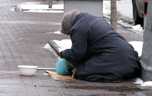 Əvvəl dilənir, pul verməyəndə isə... – Baş bəlasına çevrilən dilənçi mafiyası – VİDEO