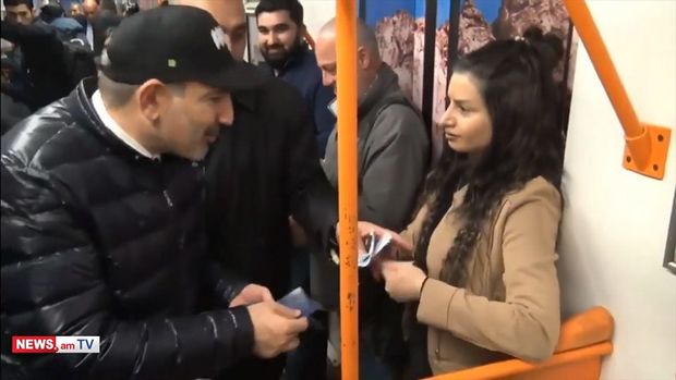 Erməni qız hər kəsin gözü qarşısında Paşinyanı təhqir etdi - VİDEO