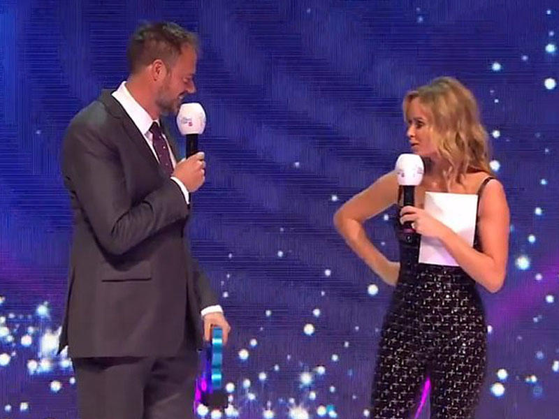 Məşhur aparıcı tədbirdə əxlaqsızlıq etdi - VİDEO - FOTO