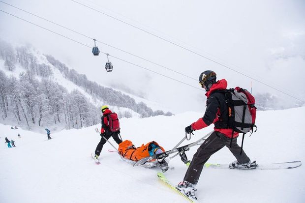 Горнолыжник спас девушку от неминуемой смерти – ВИДЕО