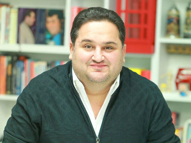 Murad Dadaşov bu müğənnilərə Xəzər TV-nin efirinə çıxmağa qadağa qoydu - SİYAHI