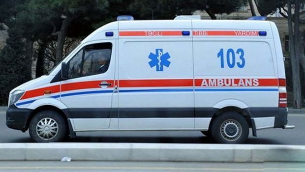 Ağciyər İnstitutunda ölən şəxsi aparan təcili yardım maşını qəzaya düşdü