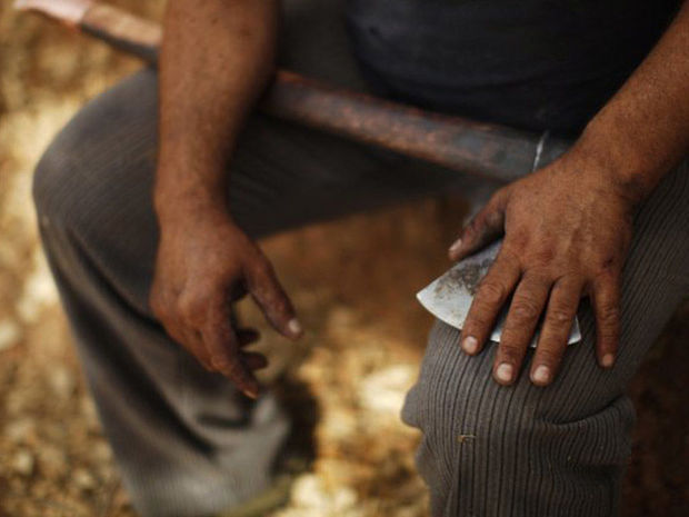 Masallıda mağazaya basqın: Əlindəki balta ilə...