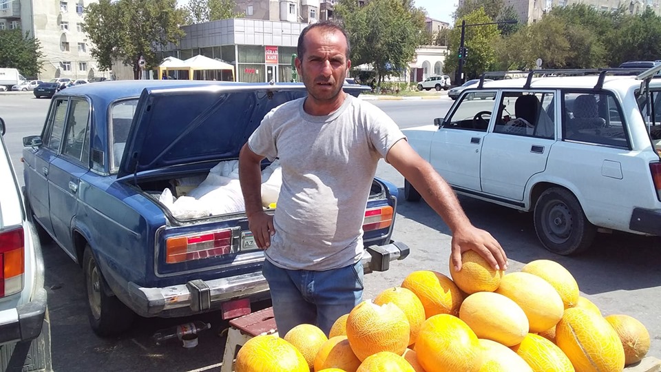 Kənd təsərrüfatı yarmarkasında 30 manat yerpulu yığılır – SUMQAYITDA