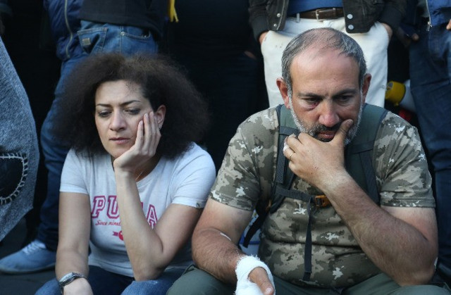 Koronavirusa yoluxan Paşinyan və arvadı Azərbaycan torpaqlarına keçdi