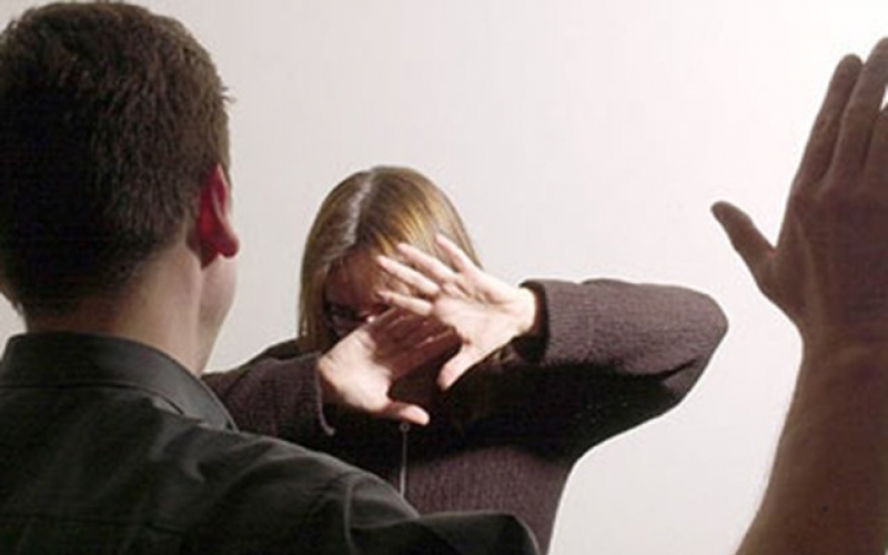 Ər arvadını vəhşicəsinə döydü - Bakıda