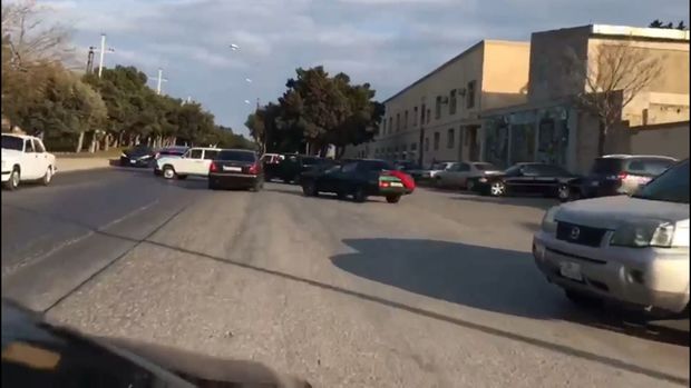 Bakıda toy karvanında “avtoşluq” edən sürücü qəza törətdi - ANBAAN VİDEO