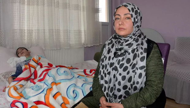 Əlil uşağın ayağını qırıb evə yolladılar - VİDEO