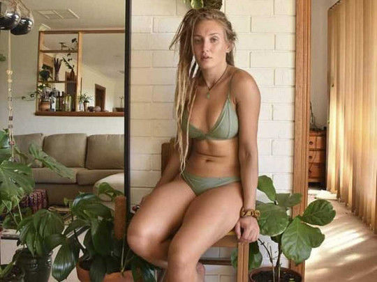 Sinəsini böyütdü: yaddaşından və işindən oldu - FOTO