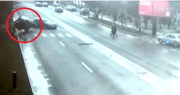 Bakıda dəhşət: Əks yola çıxan BMW ağır qəza törətdi - ANBAAN VİDEO