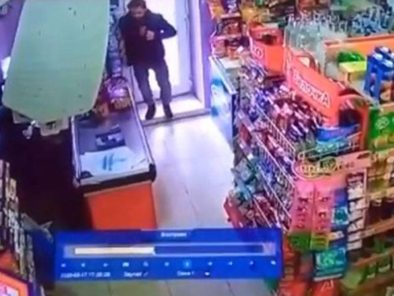 Bakıda oğurluq anbaan kameraya düşdü - VİDEO