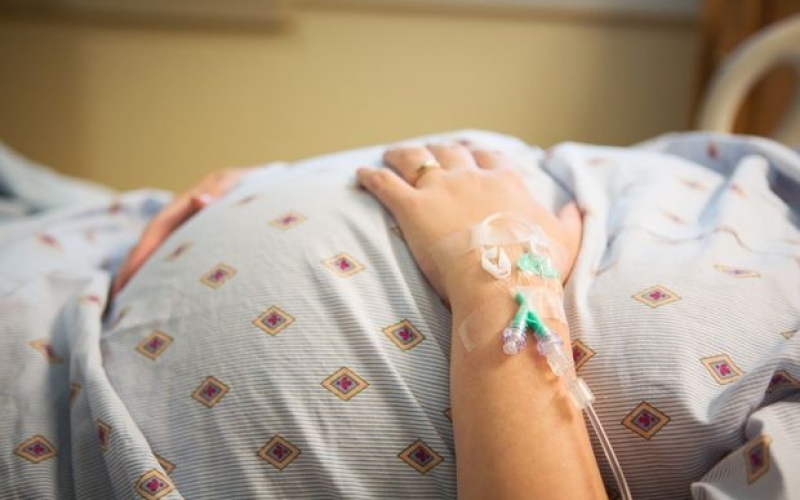 Bakıda hamilə qadın xəstəxanada öldü - Araşdırma aparılır