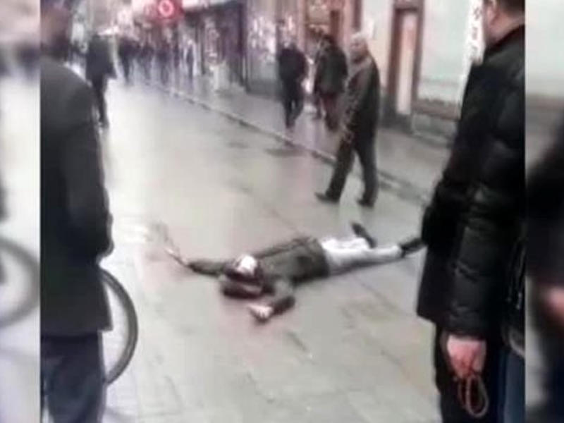 Küçədə gərgin anlar - Yıxılan gəncə koronavirus qorxusundan yaxınlaşan olmadı - FOTO