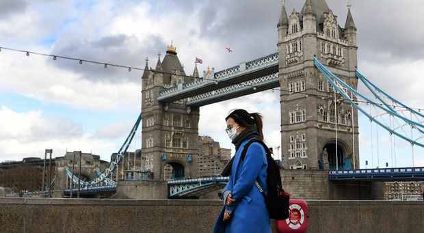 Британцев призвали отказаться от поездок на дачи