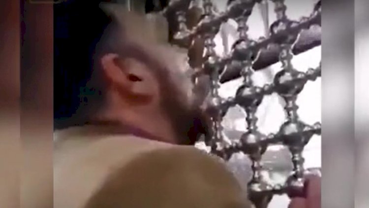 “Koronavirus yoxdur” deyib müqəddəs yerlərin dəmirlərini yalayan jurnalist öldü - Video