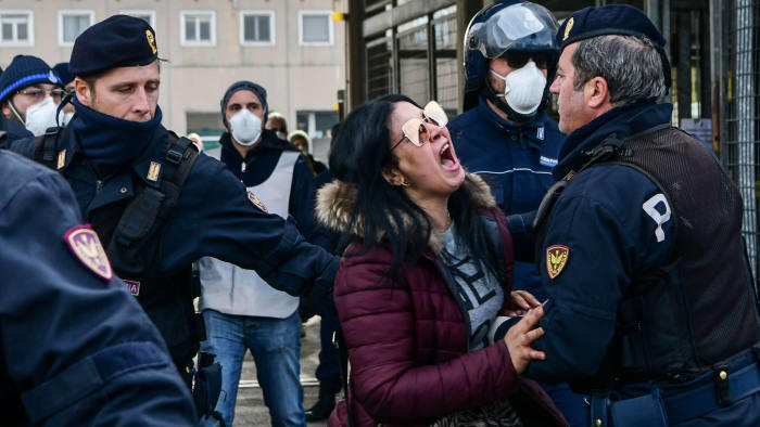 İtaliya şokda! Dərman qurtardı, maska yox, ölü sayı 6 mini keçdi - VİDEO