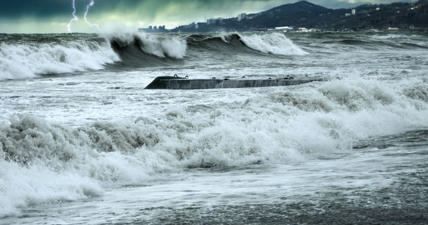 Rusiyada güclü zəlzələ: Sunami xəbərdarlığı edildi - VİDEO