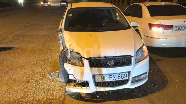 Bakıda üç avtomobil toqquşub, xəsarət alan var – FOTO/VİDEO