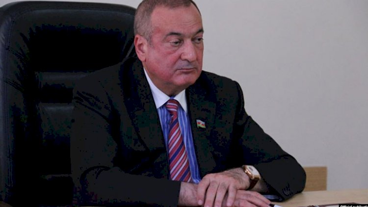 Deputatın qardaşı qızı jurnalistin 4 il həbs olunmasını tələb edir