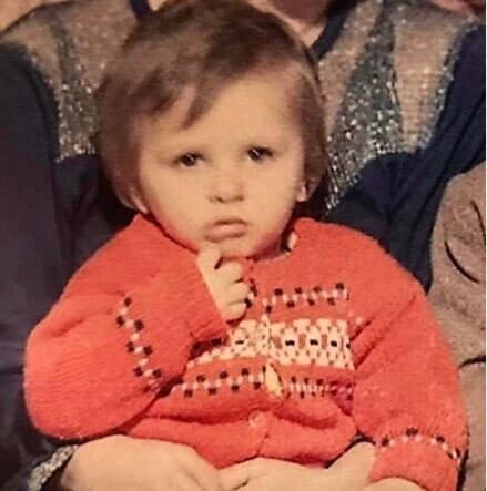 Bu balaca qızcığaz hazırda Azərbaycanın ən gözəl aparıcısıdır - FOTO