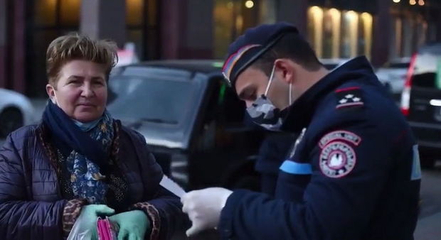 Ermənistanda insanlar evlərini yalnız pasportla və xüsusi anketlə tərk edə bilərlər - VİDEO