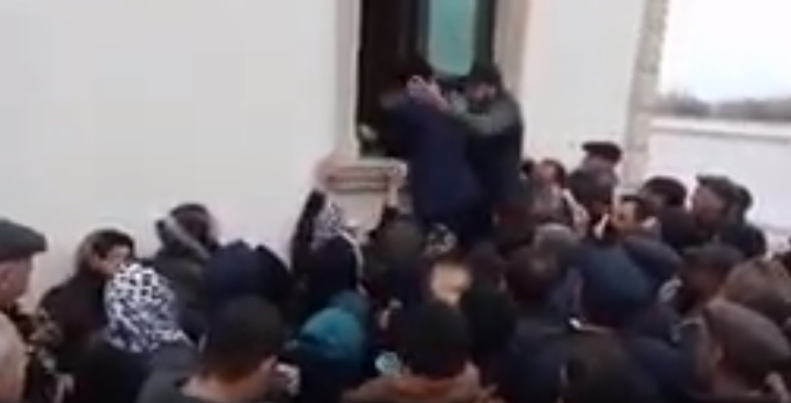 Cəlilabadda dərman üstündə 