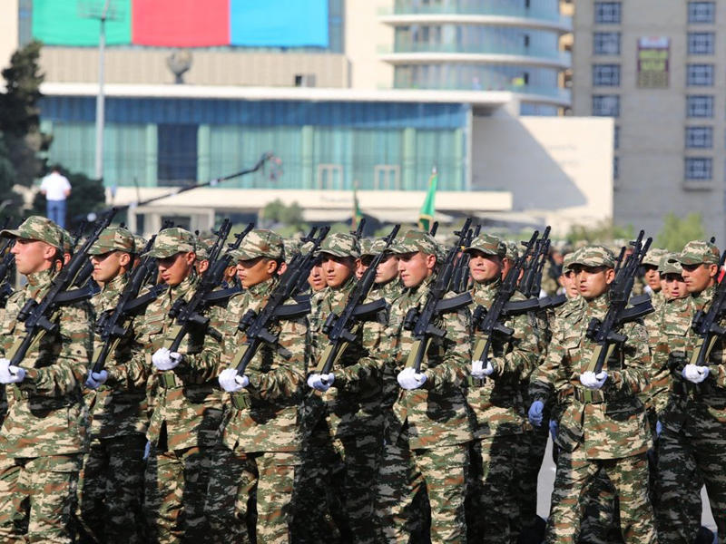 Милли Меджлис одобрил продление срока призыва на военную службу