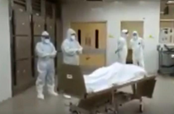 Koronavirusdan ölən müsəlman həkimlərin cənazə namazı belə qılındı - VİDEO