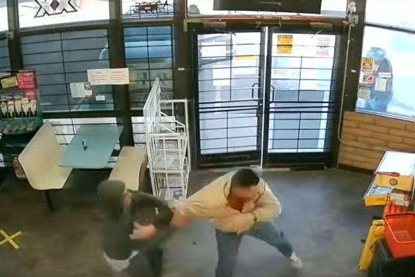 Борец-подросток предотвратил похищение детей - ВИДЕО