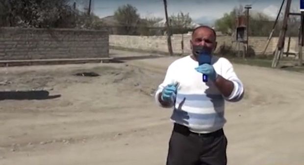 Azərbaycanda kişi küçələrə düşüb, “Evdə qal” çağırışı etdi - VİDEO