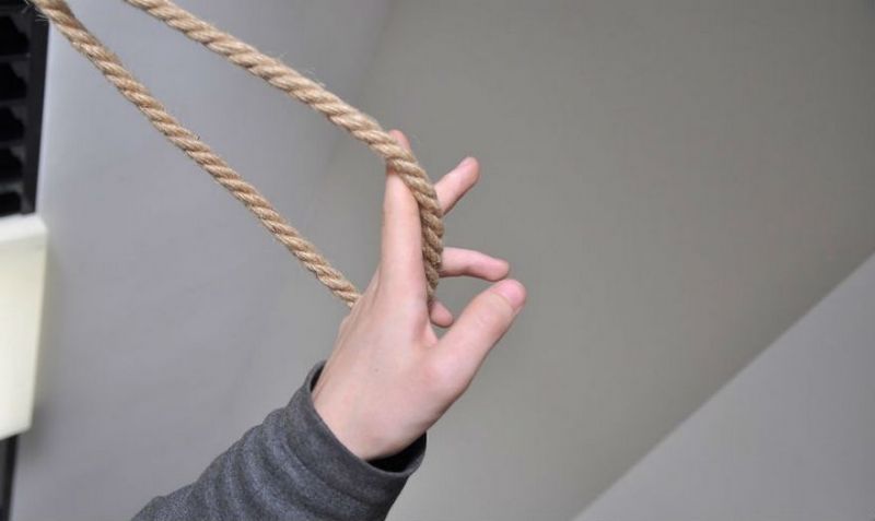 İşçi çörək zavodunda özünü asdı