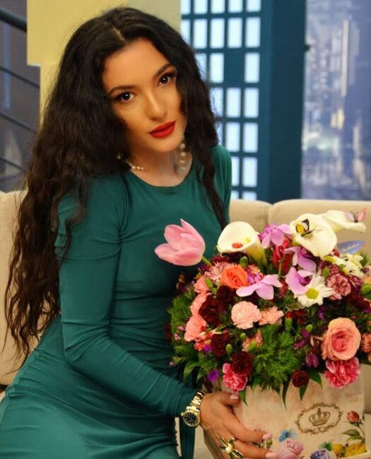 Karantində olan Dilarə bağbanlıq etməyə başladı - FOTOLAR