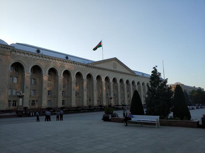 İcra başçısının müavini vəzifəsindən azad edildi