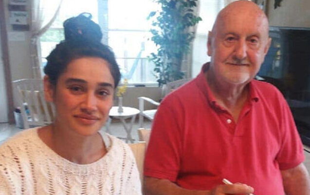 81 yaşlı kişiyə ərə gedən gənc aktrisa adını dəyişdi